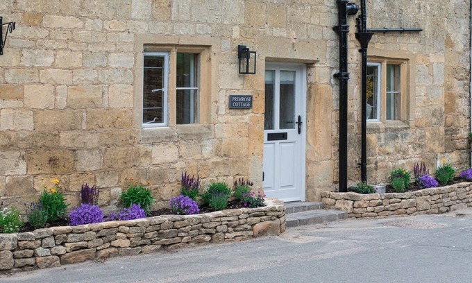 Chipping Campden Cottage | Primrose Cottage - sleeps 4 guests in 2 bedrooms