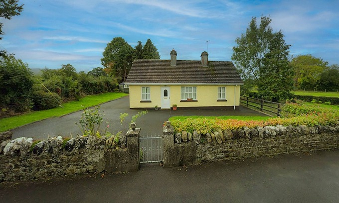 Kinnitty Cottage | Primrose Cottage