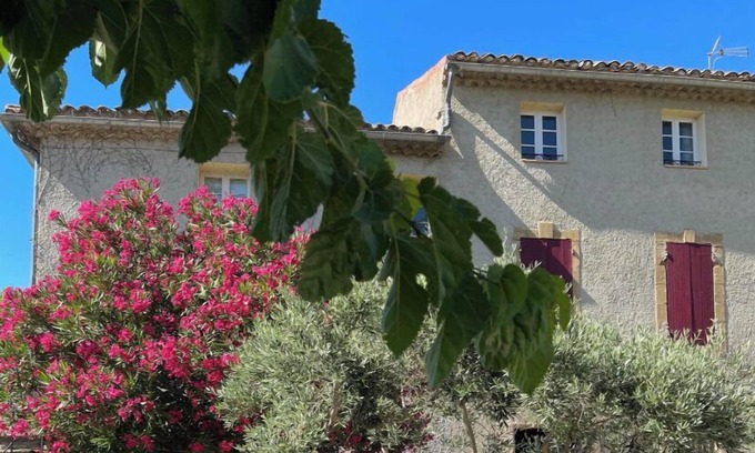 Gigondas Apartment | PRINCE DE PROVENCE apartment for 2 on 1 floor pets allowed under 16 kg