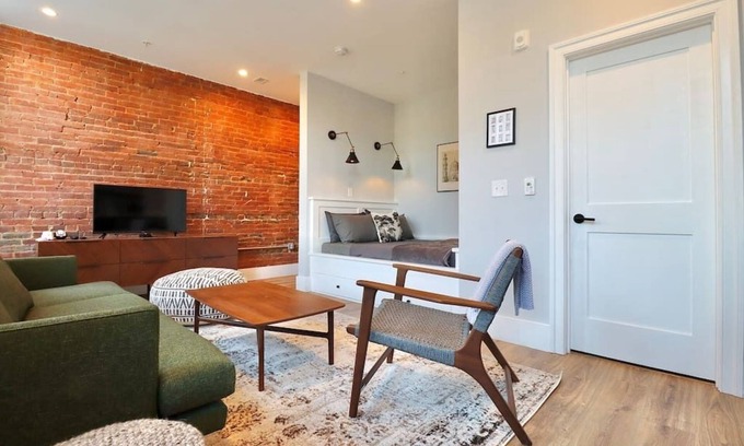 Old Town Alexandria House | Prince Street Inn, Entire Building