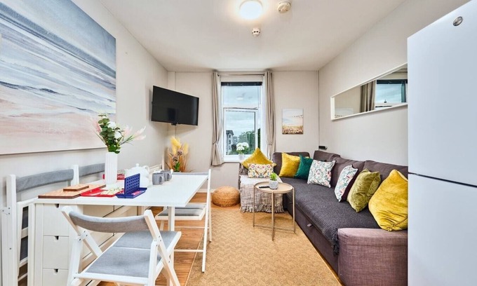 Portrush Apartment | Princess Green 5 ~ Penthouse on Harbour Peninsula
