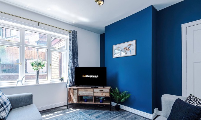 Stoke-on-Trent House | Pristine 3-Bed Home in Stoke | Ideal for Business - Sleeps 7