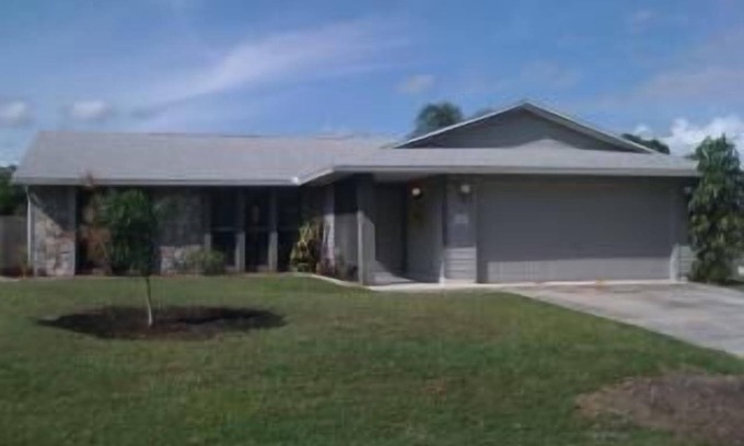 Port Saint Lucie House | pristine home w/relaxing private pool