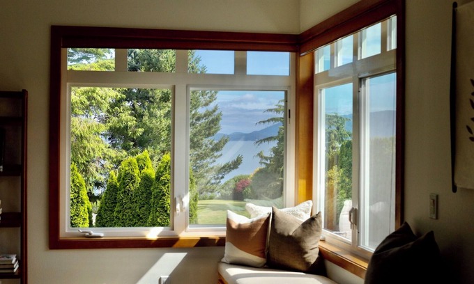 Bow House | Pristine, Lovely Samish Island Garden Home for Fall & Holiday Festivities