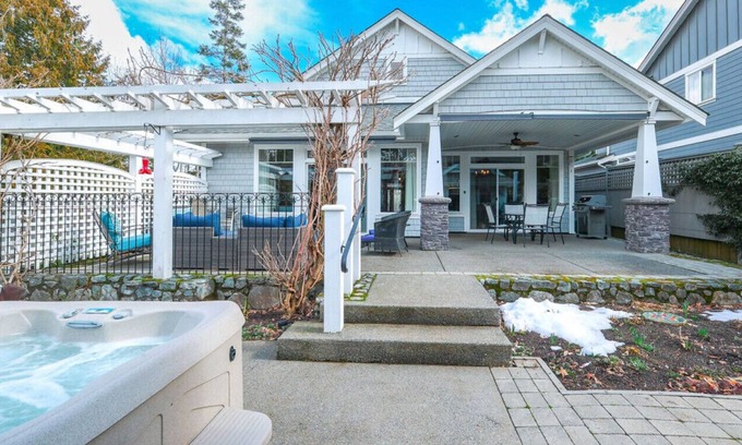 Cowichan Bay House | Pristine Rancher 3 bdrm rancher detached gym hot tub min to Cow Bay