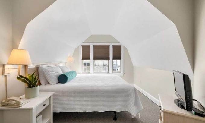 Falmouth Heights Condo | Private 1-BR w/King + Queen & Deck | Partial Ocean View (311)