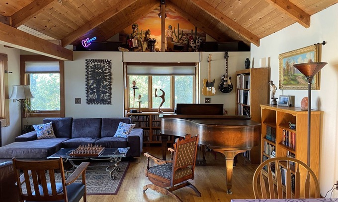 Point Richmond House | Private 2/1, Views, Deck, Artsy