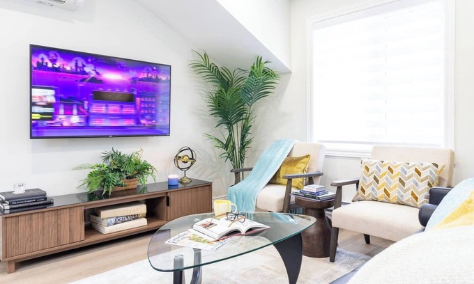 Cooksville Apartment | Private 2-bed, 2-bath guest apt above garage. 20m to Pearson, 25m to Toronto, 1.5h to Niagara.