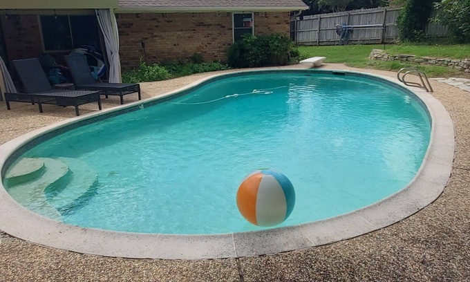 Cleburne House | Private 3 BR Unit + Pool - Connected Owner's Unit