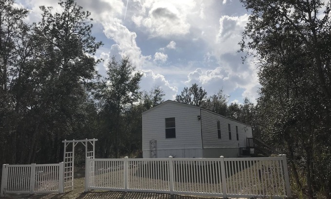 Fellowship House | Private 4.3 acre Country Retreat by Rainbow Springs in Ocala's horse country