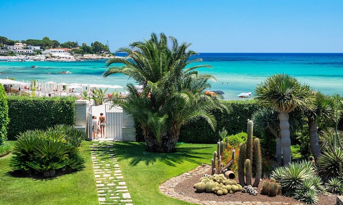Fontane Bianche Villa | Private access to the sandy beach. Fontane Bianche, Sicily
