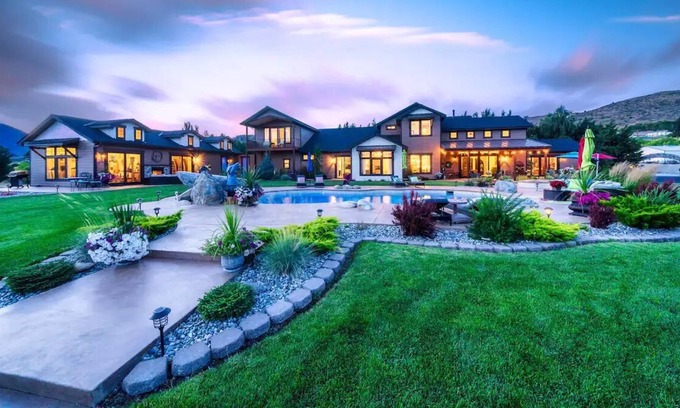 Manson House | Private All Suite Lakefront Estate with Pool House Set on Manicured Grounds