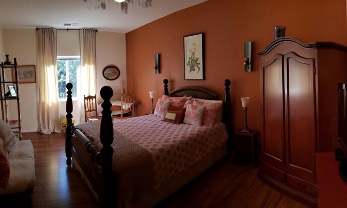 Coarsegold House | Private and Charming 2BR Retreat near Oakhurst!
