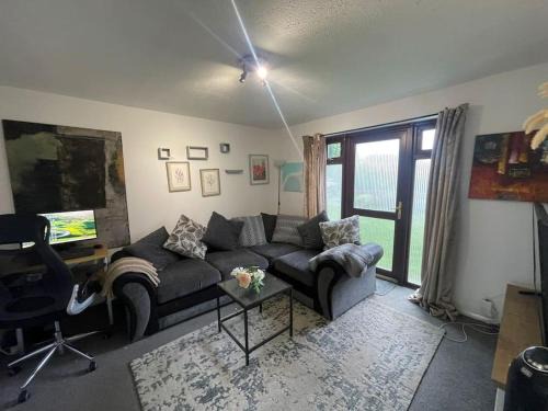 Waltham Cross Apartment | Private apt close to train station