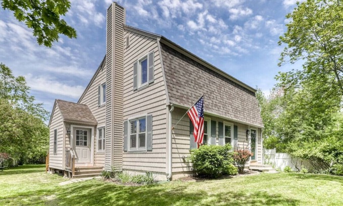 Wells House | Private Beach House - Steps from Drakes Island Beach!