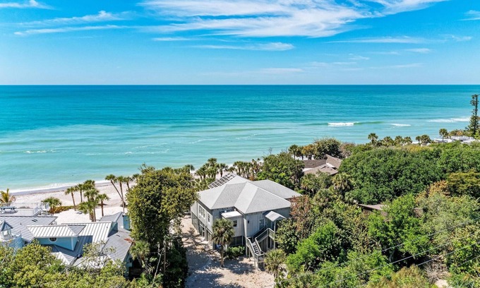 Englewood House | Private Beach and Incredible Sunsets-Exquisite Home