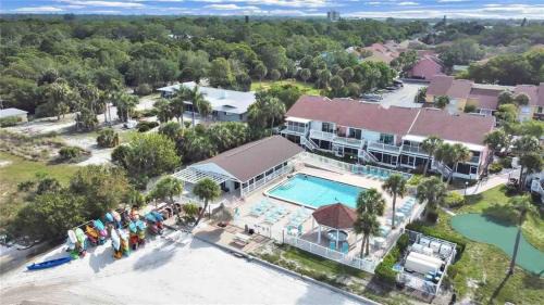Bayview House | Private Beach Condo Mins To Beach, Pool, Hot Tub