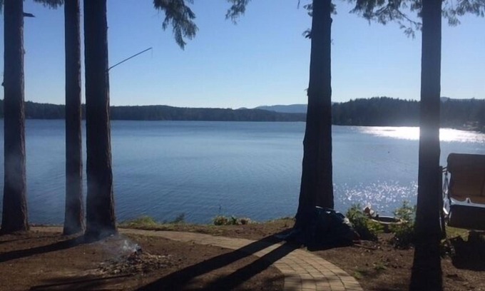 Olympia Cottage | Private Beach on Puget Sound - Waterfront Cottage - 3 Bedrooms - Sleeps 6