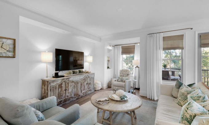 Rosemary Beach Cottage | PRIVATE BEACH/POOL ACCESS-Urban Flair/Coastal Chic-Minutes to Beach-4 Bikes