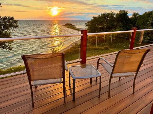 Charlevoix House | Private Beach Pool Table HUGE views gas grill