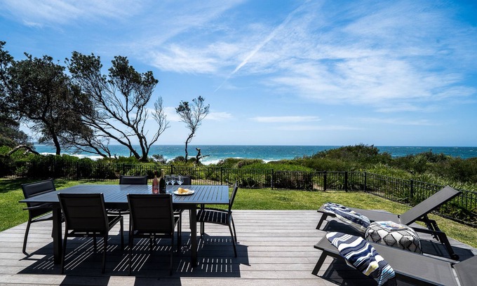 Culburra Beach House | Private beachfront with panoramic ocean views - a touch of 'Burradise'
