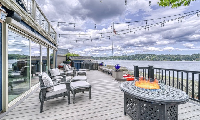 Allyn House | Private Beachfront Home w/Hot Tub - Walk to Restaurants, Coffee and More!