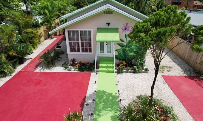 Allapattah Villa | Private Botanical Villa Close to Wynwood & SOBE