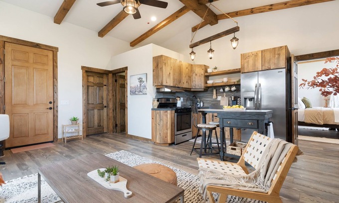 Escondido Cottage | Private Casita close to beaches & hiking