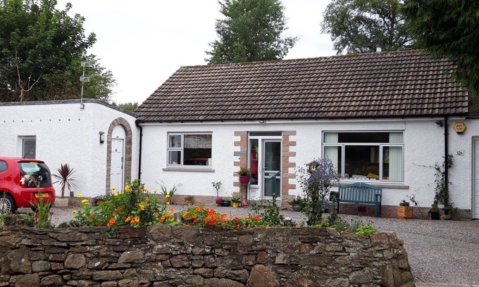 Inverness Apartment | Private central apartment, free parking. Inverness capital of the Highlands