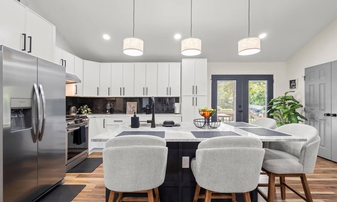 Belvedere Park House | Private Compound 2 Homes Sleeps 10+