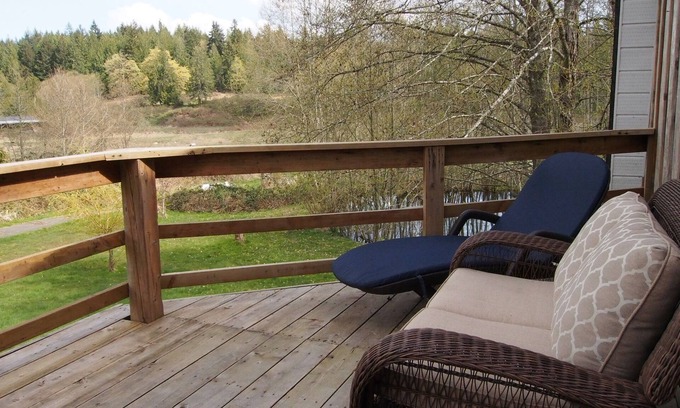 Shawnigan Lake Cottage | Private Cottage in Cobble Hill - Central location
