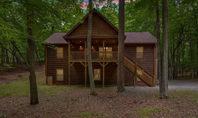 Eagle Mountain Cabin | Private-Covered porch-Fire Pit Comfy outdoor furniture -Mountain Community