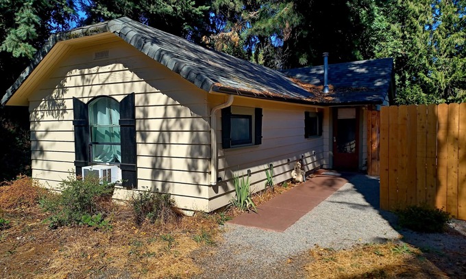 Washougal Cottage | Private, Cozy Retreat Convenient To Portland And The Gorge