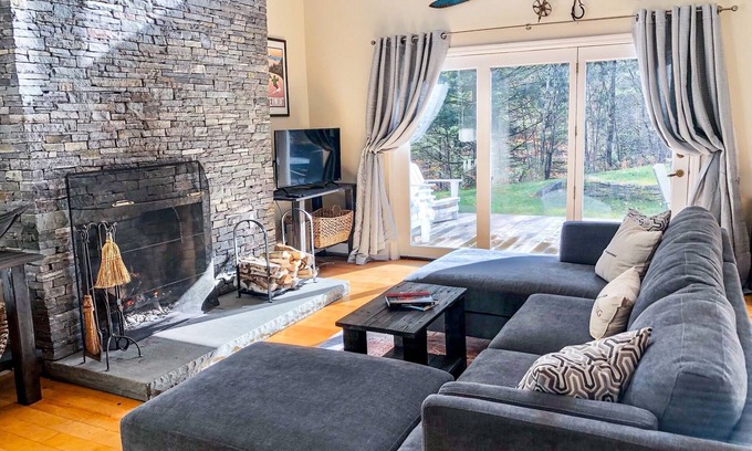 Moscow House | Private, Cozy, Stowe Home Perfect for Any Adventure