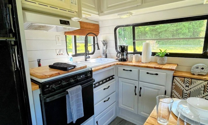 Cosby RV Rental | Private Creekside Camper | 30 min to Gatlinburg