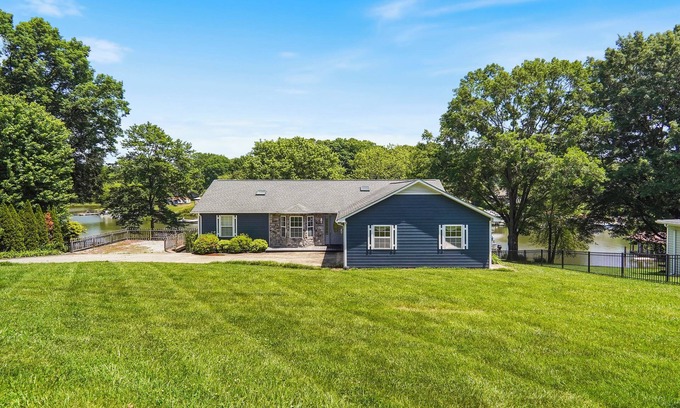 Terrell House | Private dock, hot tub, game room, paddle boat & fire pit!