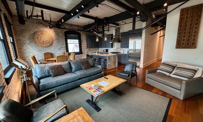 Central Business District Condo | Private Elevator - 2500 SQFT Full Floor - Luxury 3BD/3.5Bath - Grocery/Superdome