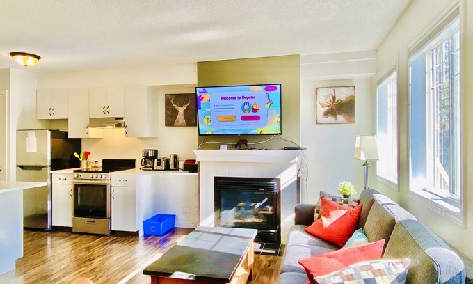 Harvie Heights Condo | PRIVATE Entrance, Mountain View ,2 BR/1.5 BT