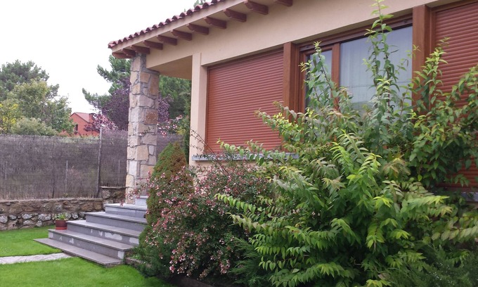 Las Navas Del Marques Cottage | Private garden and pool, barbecue. Nature with charm