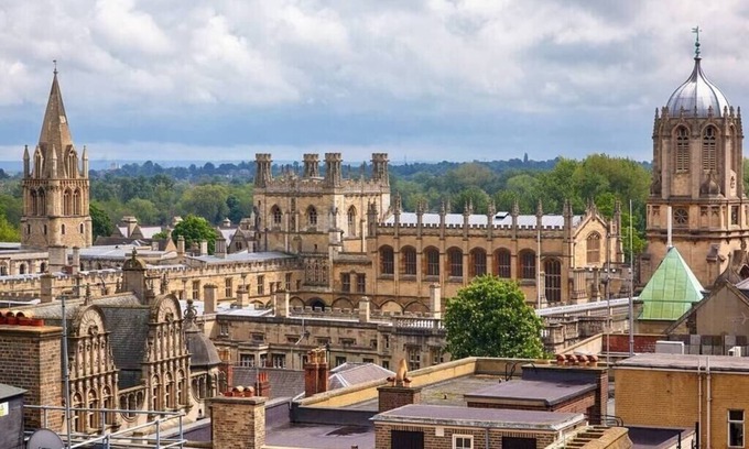 Marlow House | Private Estate Lake Lodge/Cabin Near River Thames