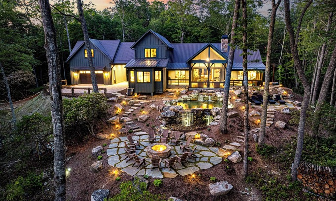 Cashiers House | Private Falls-Hiking-View-King beds-Sauna-Pub-Chefs Kitchen-In Town & Private!