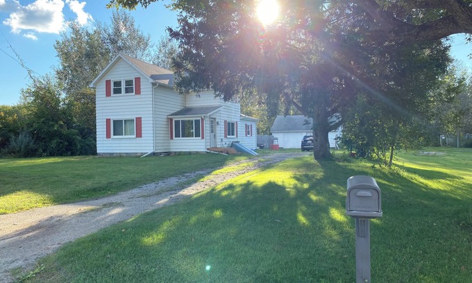 Birch Run Township Other | Private Farmhouse with Large Yard in Birch Run - 3 bedrooms