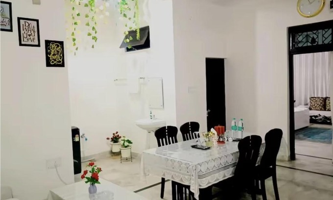 Indira Nagar House | Private Floor In A Bungalow
