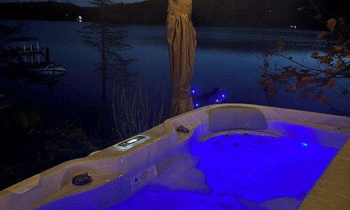 Perry House | Private Four-Season Lakefront Cottage *Hot Tub*