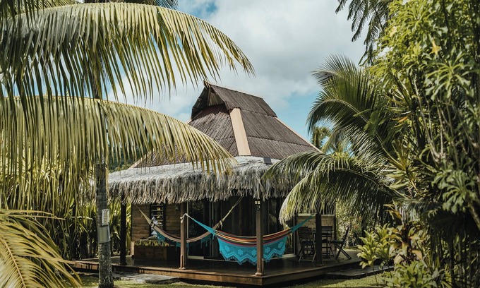 Fare House | Private garden bungalow just 200m from the beach