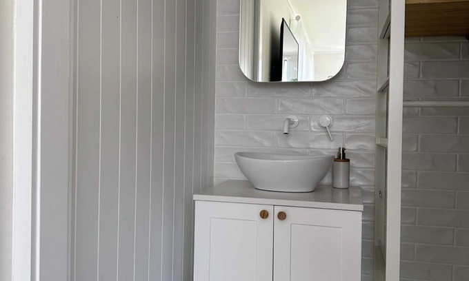 Ocean Shores Cottage | Private garden view studio