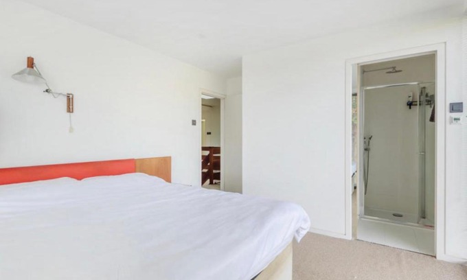 London Borough of Bromley House | Private getaway home in London