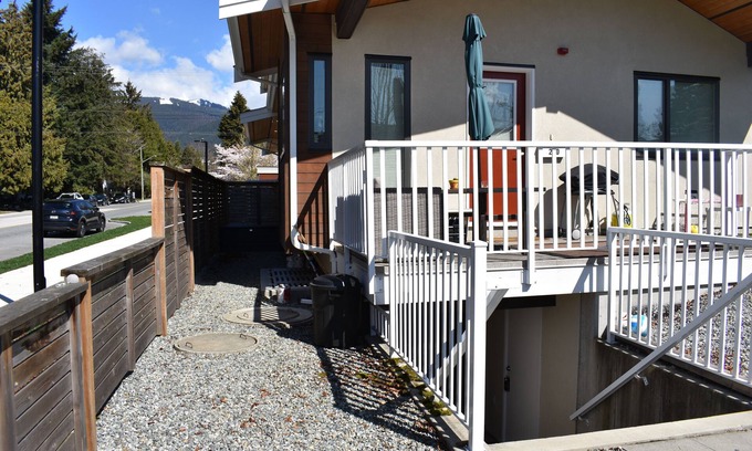 Central Lonsdale Apartment | Private Guest Suite in North Vancouver H912202172