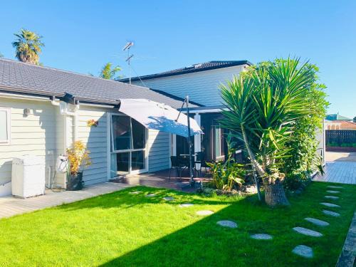 Rosedale House | Private Guest Suite in Albany,Rosedale Amazing Bed,Netflix,Private Garden