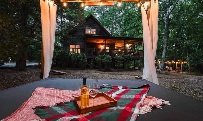 Sautee Nacoochee Cabin | Private Helen Cabin | Hot Tub | Spacious Porch